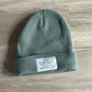 Boys lie beanie